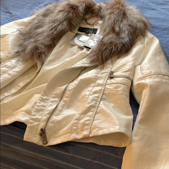 Casual Leather Jacket in New Condition - Picture 4 of 4